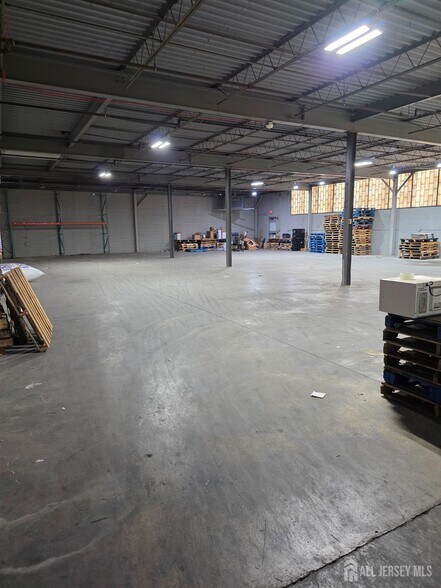 More Photos Of 3880 Park Ave, Edison Warehouse For Lease