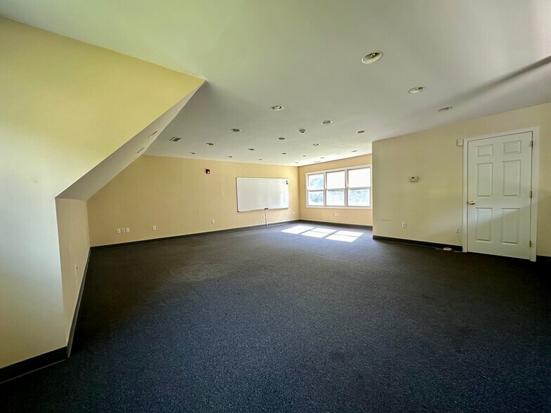 More Photos Of 454 Main St, Durham Freestanding For Sale