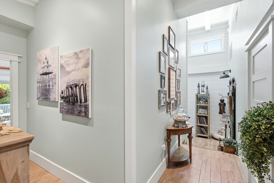 More Photos Of 840 Myrtle Ter, Naples Freestanding For Sale