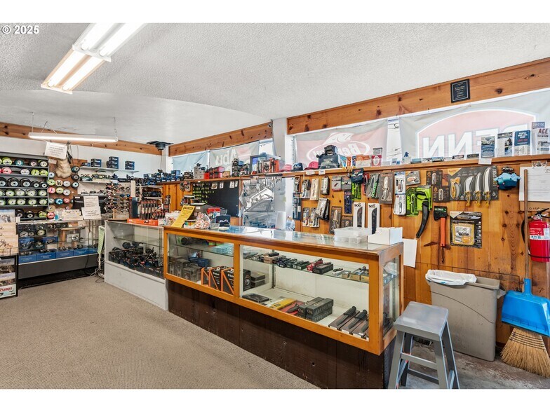 More Photos Of 16218 W Hoffeldt Ln, Brookings General Retail For Sale