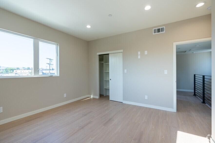More Photos Of 11437 Hatteras St, North Hollywood Apartments For Sale