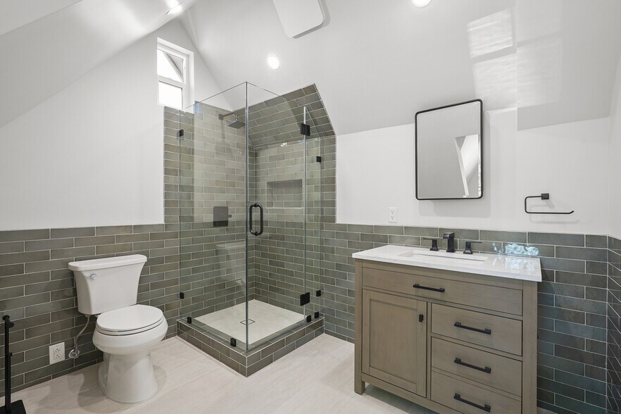 More Photos Of 617 Westmount Dr, West Hollywood Apartments For Sale