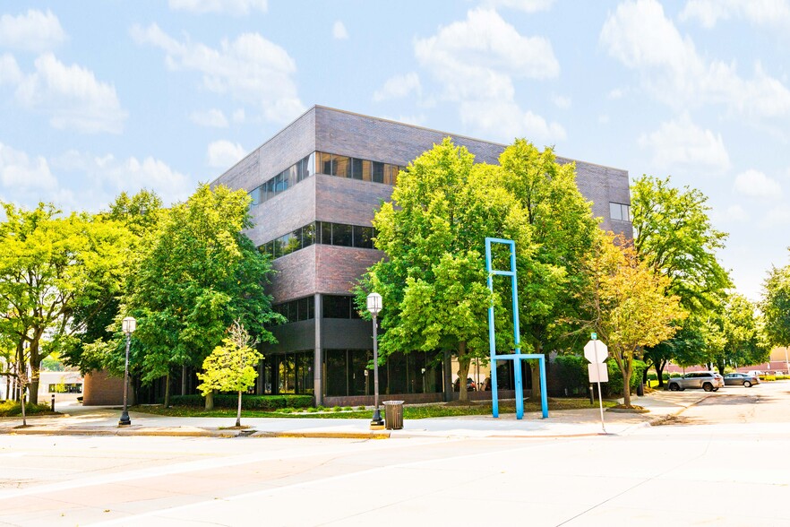 More Photos Of 10 S Main St, Mount Clemens Office For Lease