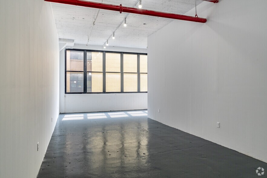 More Photos Of 21-07 41st Ave, Long Island City Industrial For Lease