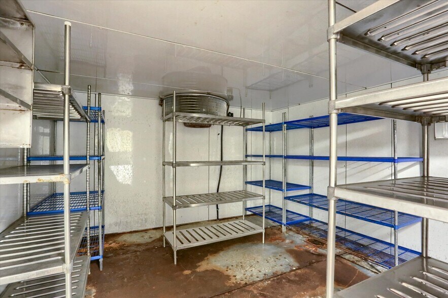 More Photos Of 145 Chamberlaine Ave, Pottsville Flex For Sale