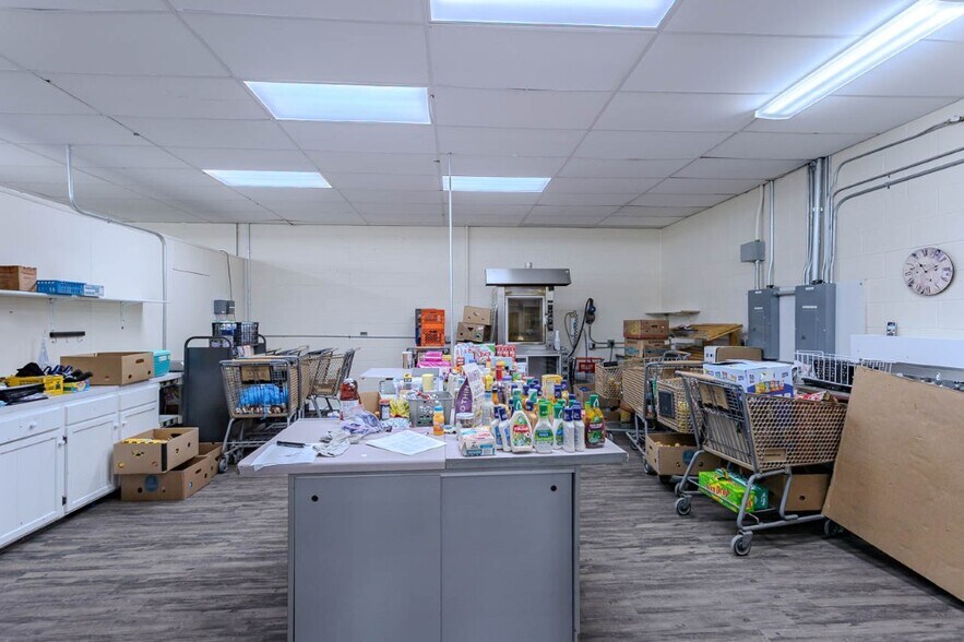 More Photos Of 234 Cedar St, Tigerton Supermarket For Sale