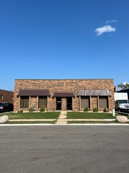 Primary Photo Of 135-139 Joey Dr, Elk Grove Village Warehouse For Sale