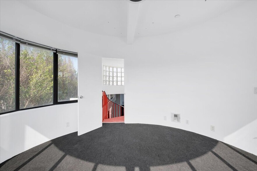 More Photos Of 2525 Main St, Santa Monica Office For Lease