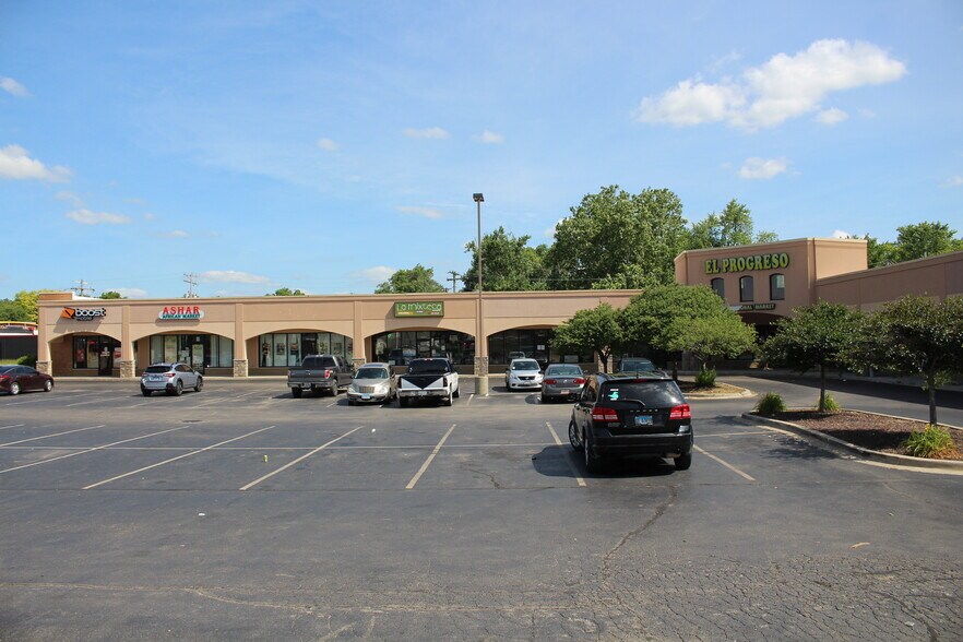 More Photos Of 510 N Cunningham Ave, Urbana General Retail For Lease