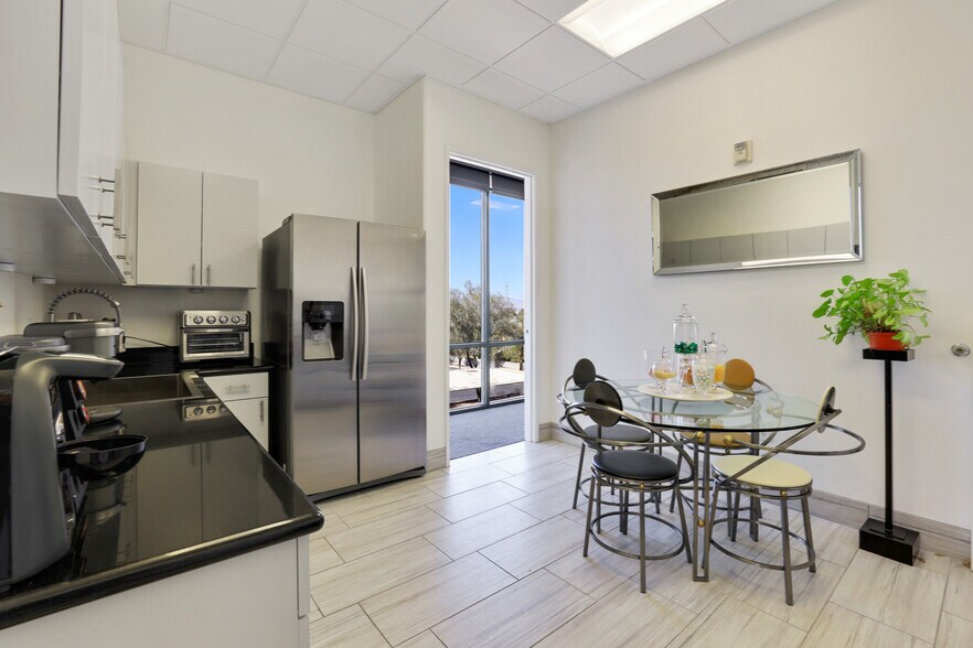 More Photos Of 2904 W Horizon Ridge Pky, Henderson Medical For Lease