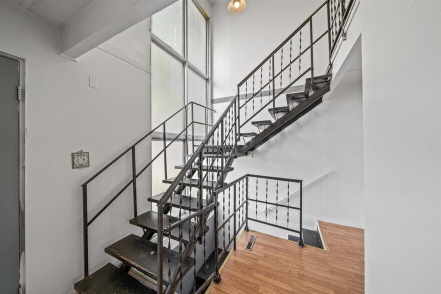More Photos Of , Kansas City Multifamily For Sale