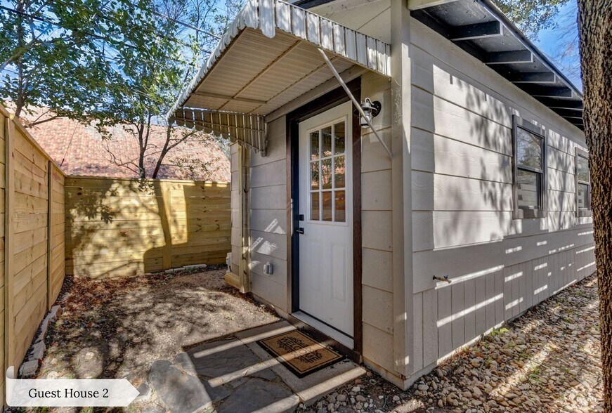 More Photos Of 7002 Whispering Oaks Dr, Austin Specialty For Sale