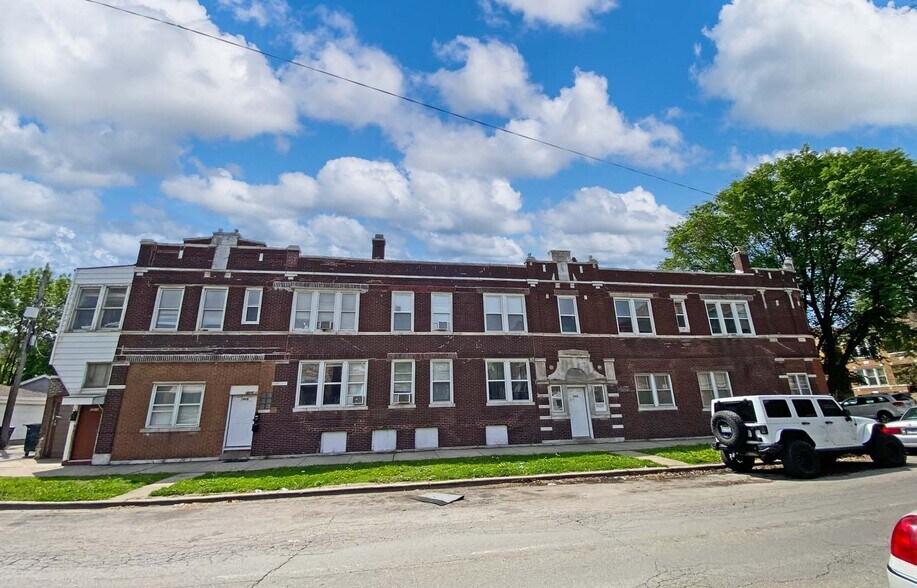 Primary Photo Of 4035 S Richmond St, Chicago Apartments For Sale