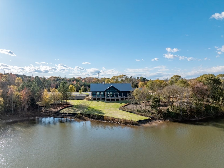 More Photos Of 11728 Mountain Island Brook Ln, Charlotte Restaurant For Lease