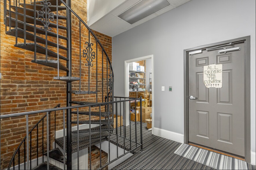 More Photos Of 111 E 8th St, Chattanooga Office For Sale