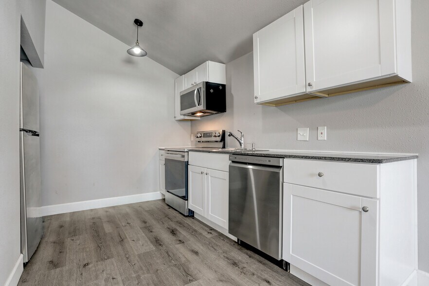 More Photos Of 2322 Central St, Dickinson Apartments For Sale