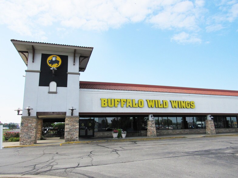 More Photos Of 8440-8540 Castleton Corner Dr, Indianapolis Storefront For Lease