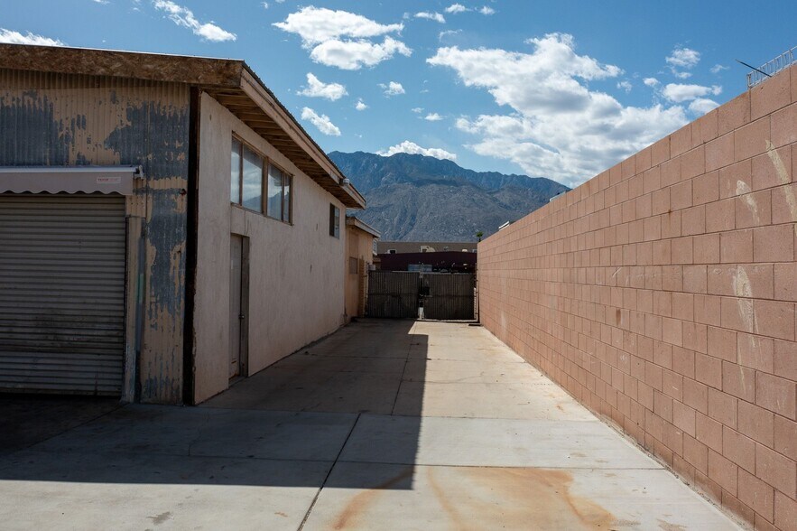 More Photos Of 570 Oleander Rd, Palm Springs Manufacturing For Lease