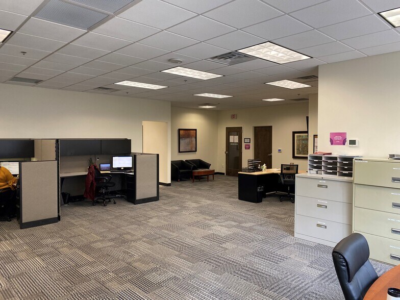 More Photos Of 38 SW Commerce Ave, Grand Rapids Office For Lease