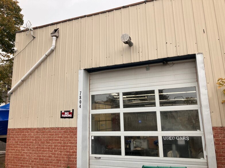 Primary Photo Of 121 78th St, Niagara Falls Service For Sale