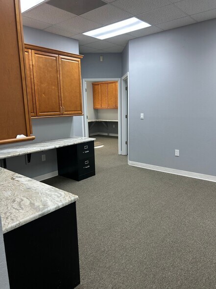 More Photos Of 18115 Us Hwy 41 N, Lutz Office For Sale