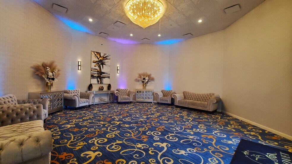 More Photos Of 1300 Irving Park Rd, Streamwood General Retail For Sale