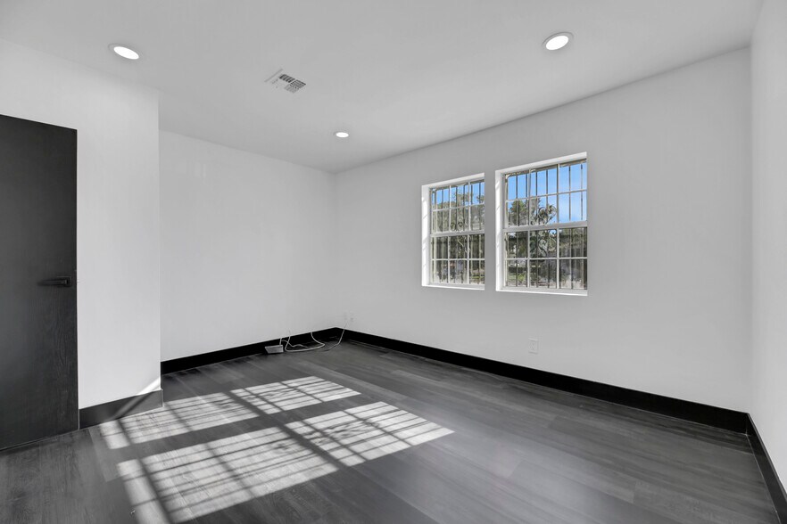 More Photos Of 530 S 7th St, Las Vegas Office Residential For Lease