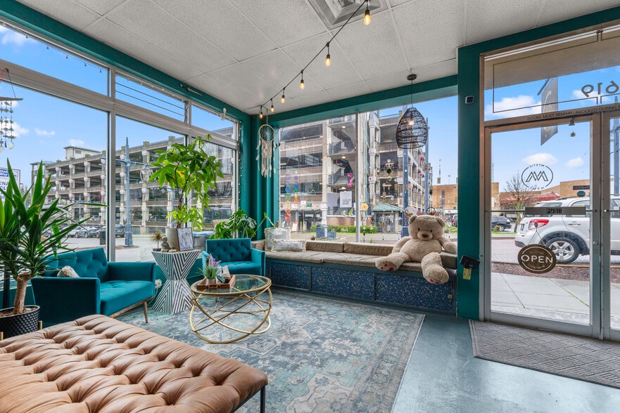 More Photos Of 615-619 4th St, Bremerton Storefront Retail Residential For Sale