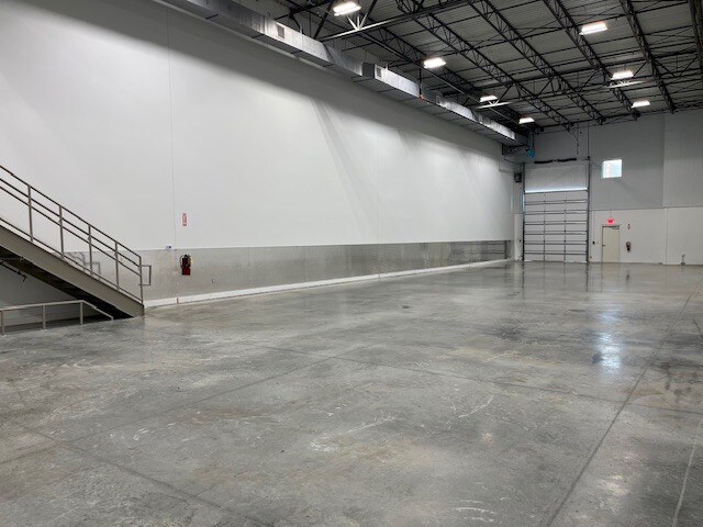 More Photos Of 1100 Lakeside Parkway, Flower Mound Industrial For Lease
