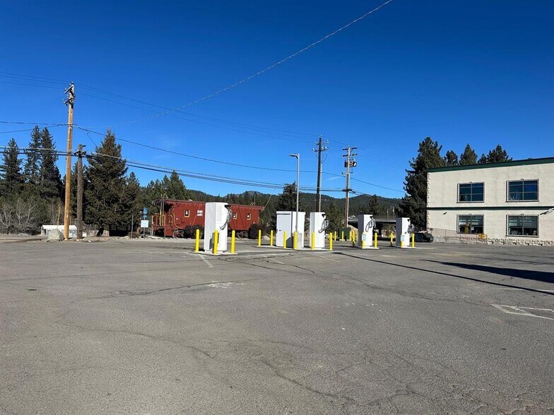 More Photos Of 190 Commercial St, Portola Bar For Sale