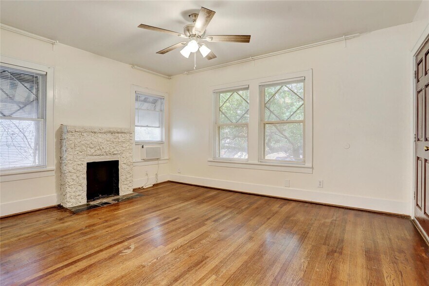 More Photos Of 607 W Pierce St, Houston Apartments For Sale