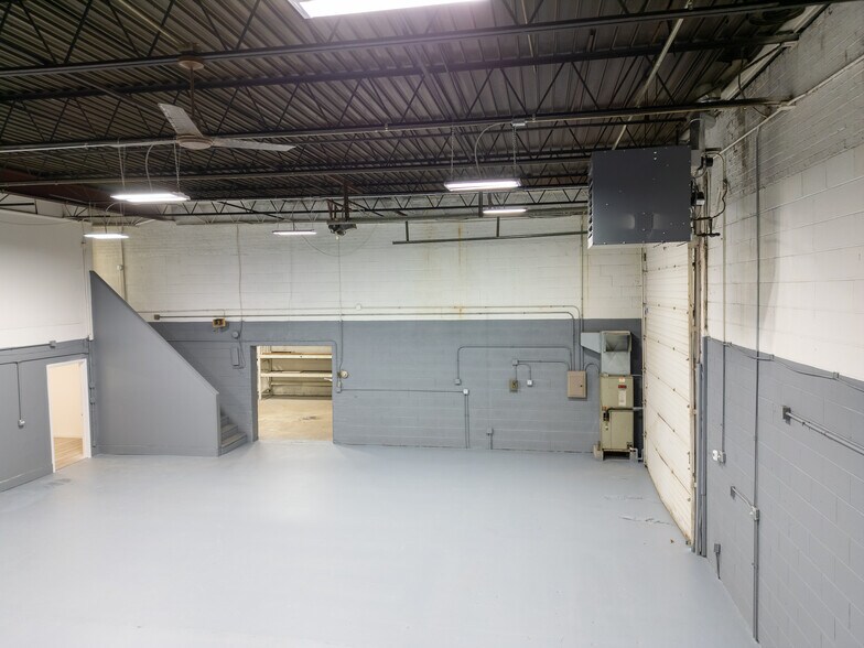 More Photos Of 4135 W 123rd St, Alsip Warehouse For Lease