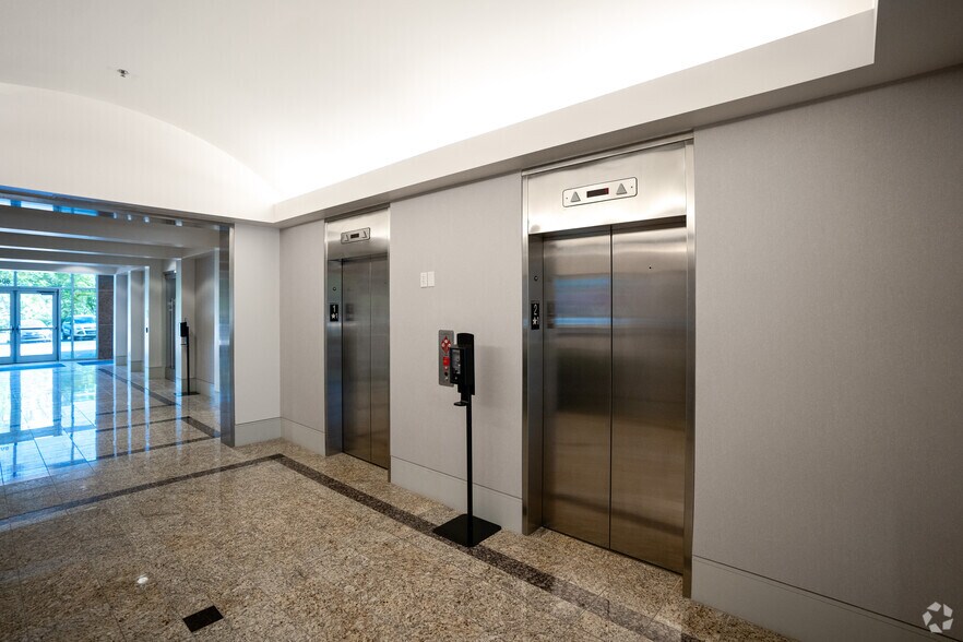 More Photos Of 8041 Arco Corporate Dr, Raleigh Office For Lease