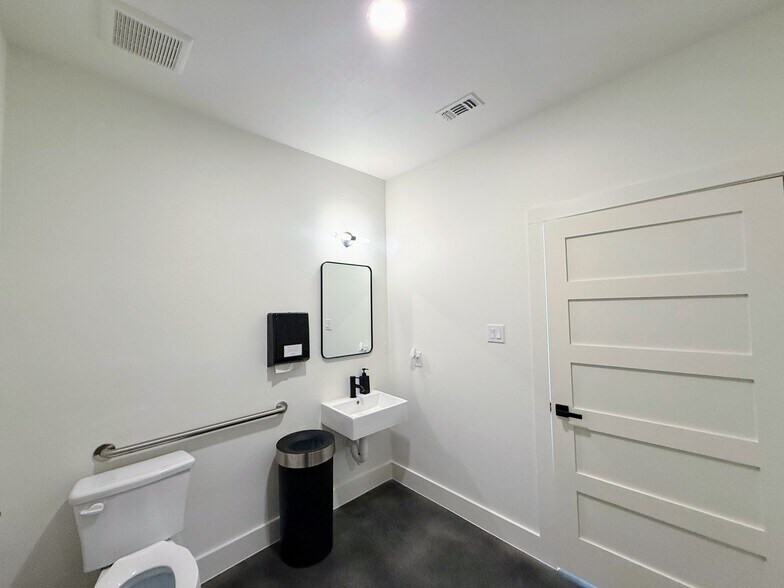 More Photos Of 1105 W Cottage Hill Pky, Celina Lodge Meeting Hall For Sale
