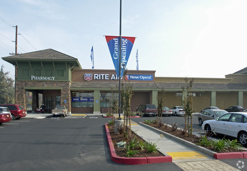 More Photos Of 1000 W Monte Vista Ave, Turlock Drugstore For Lease