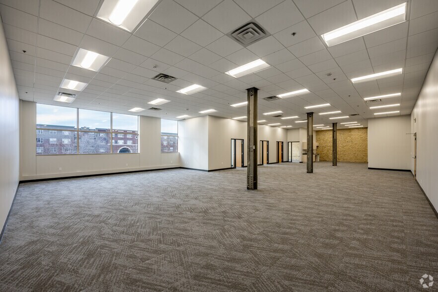 More Photos Of 2550 University Ave W, Saint Paul Unknown For Lease