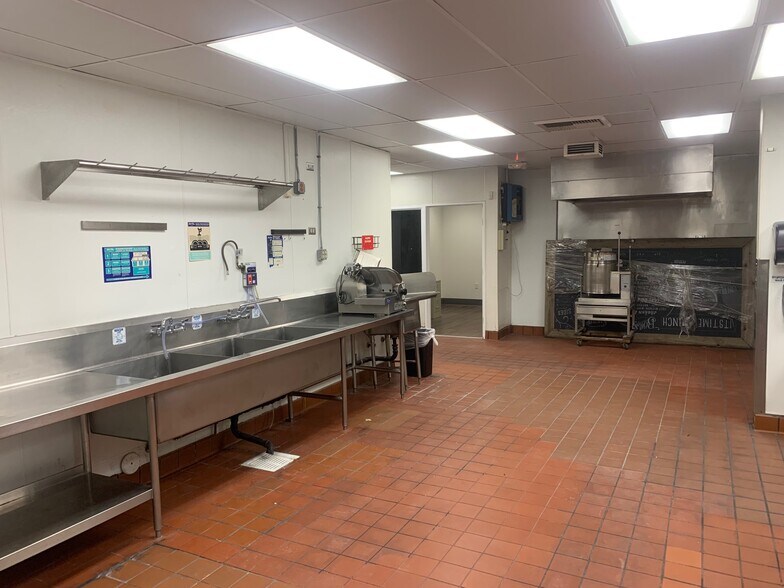 More Photos Of 18380-18450 Brookhurst St, Fountain Valley Storefront Retail Office For Lease