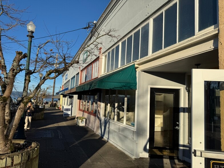 More Photos Of 100-120 10th St, Astoria Storefront For Lease