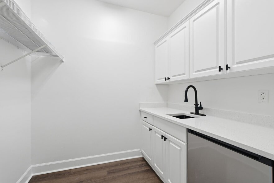 More Photos Of 2856 Johnson Ferry Rd, Marietta Office For Sale
