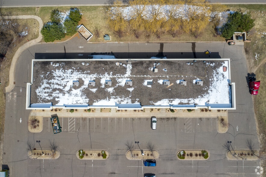 More Photos Of 3453 Lake Dr, Blaine General Retail For Lease