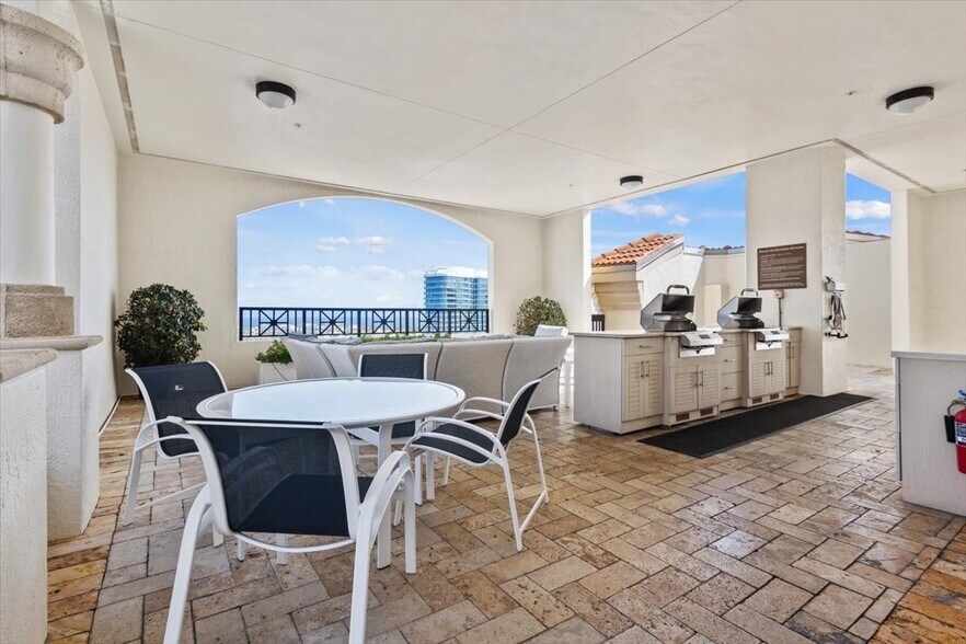 More Photos Of 801 S Olive Ave, West Palm Beach Apartments For Lease
