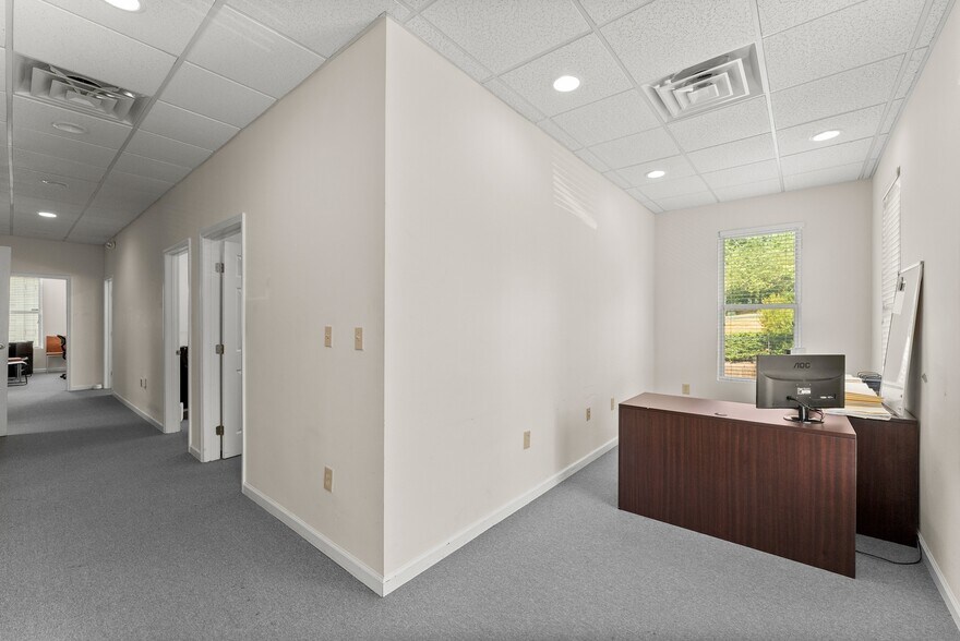 More Photos Of 950 Scales Rd, Suwanee Medical For Lease