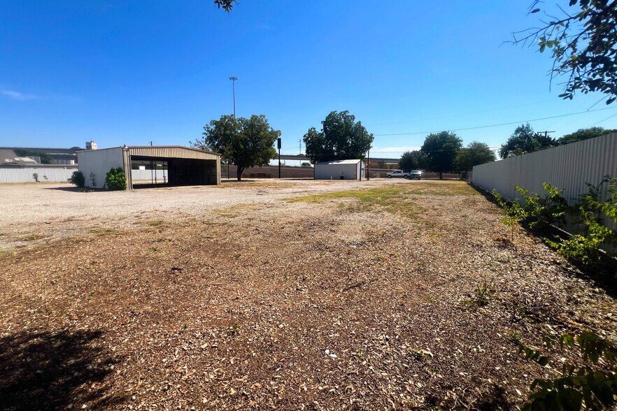 More Photos Of 231 Central Fwy E, Wichita Falls Land For Sale