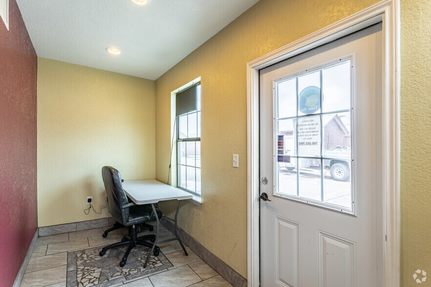 More Photos Of 108 E State Highway 72, Kenedy Hotel For Sale