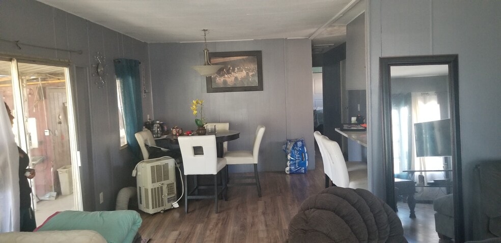 More Photos Of 2435 S K St, Tulare Bar For Sale