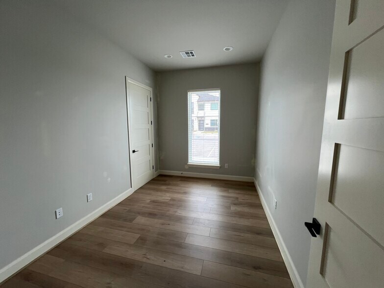 More Photos Of 7623 E 126th St S, Bixby Medical For Lease