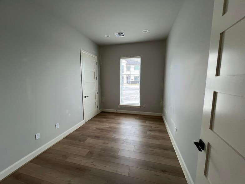 More Photos Of 7623 E 126th St S, Bixby Medical For Sale