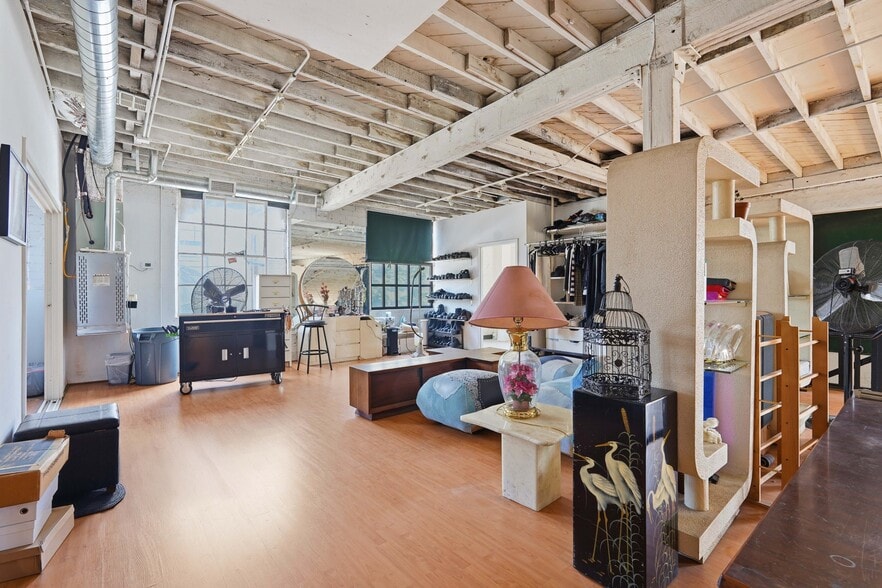 More Photos Of 714 Ducommun St, Los Angeles Manufacturing For Lease