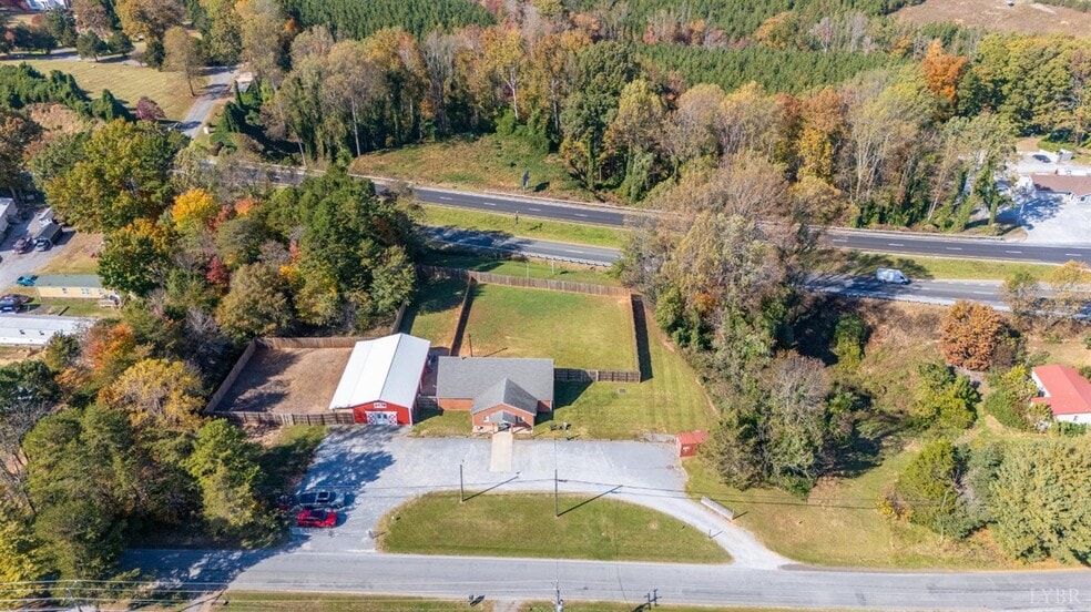 More Photos Of 273 Riverbend Rd, Altavista Showroom For Sale