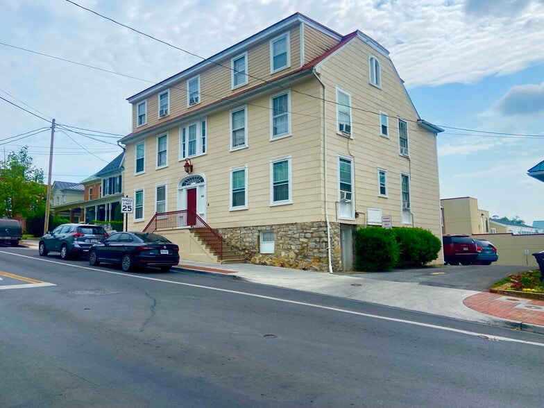 More Photos Of 406 N Loudoun St, Winchester Apartments For Sale